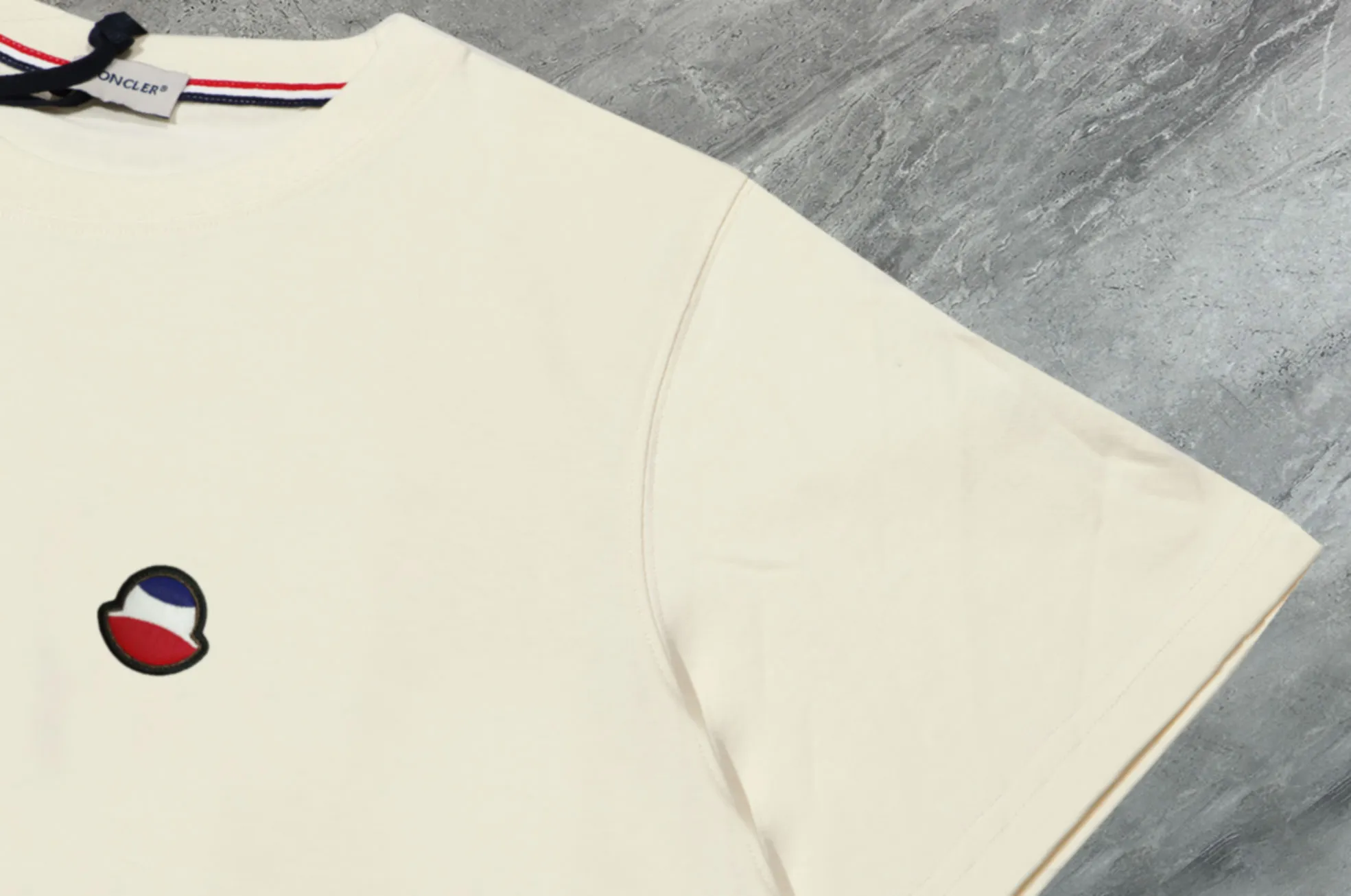 《 》 《Moncler~ 》2025New Arrival Quality T , Versatile Quality ！ ‼ 32 250G ‼ ， ， ， ， T 🤪 Sizes：S-M-L-XL-2XL ：Black，White， Same Style